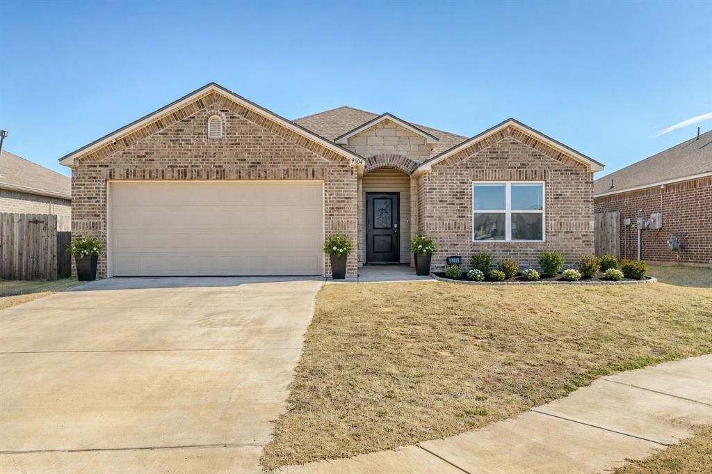 9504 Saddle Drive, Yukon, OK 73099 Main Photo