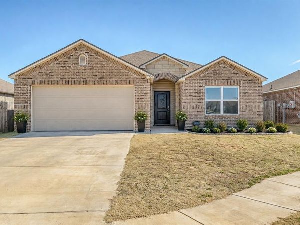 9504 Saddle Drive, Yukon, OK 73099