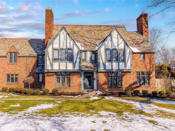 20789 Shaker Boulevard, Shaker Heights, OH 44122