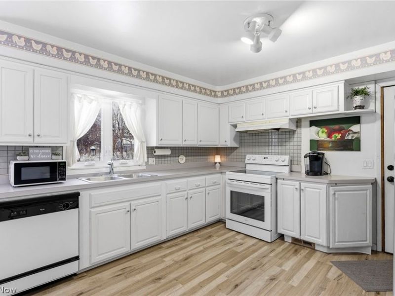 18158 Cook Avenue, Strongsville, OH 44136 Photo 7