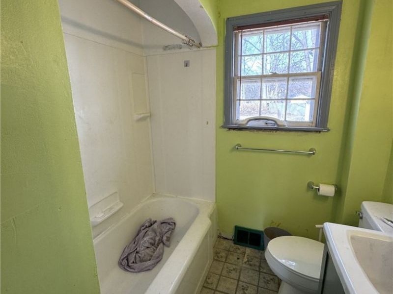 1423 Falls Avenue, Cuyahoga Falls, OH 44223 Photo 9