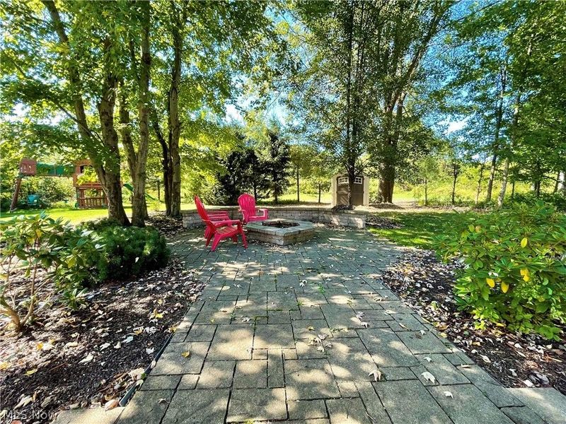 5558 Hollythorn Drive, Brecksville, OH 44141 Photo 3