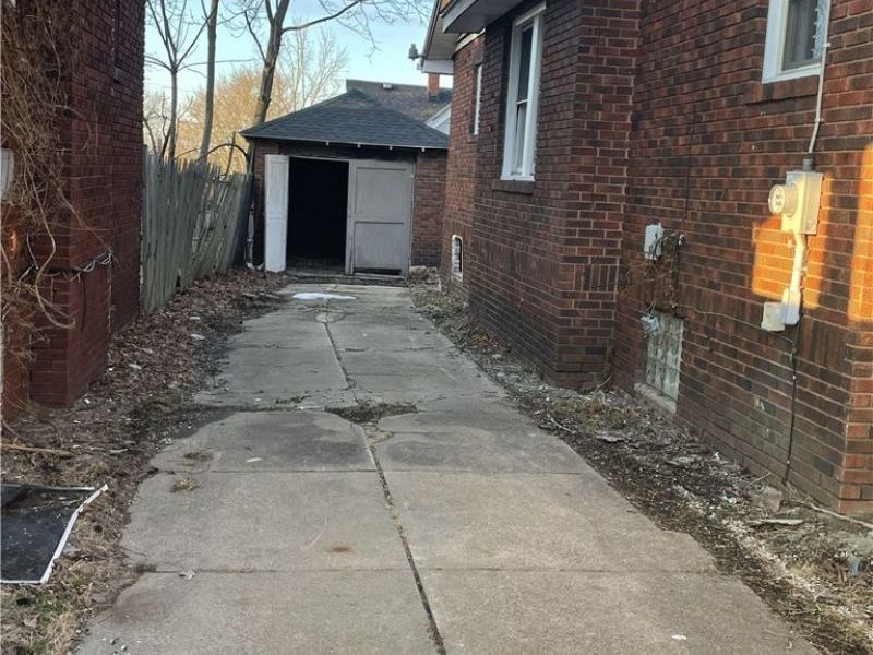 124 E midlothian, Youngstown, OH 44507 Photo 2