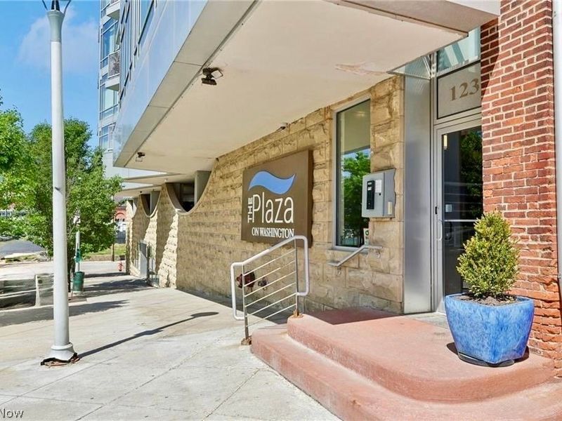 1237 Washington Avenue, Unit 402, Cleveland, OH 44113 Photo 2