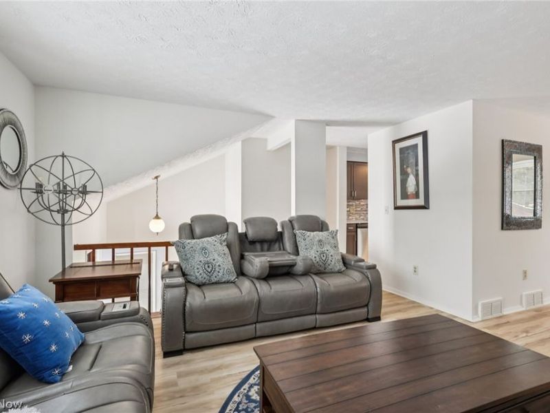 1745 Oak Trail Street NE, Massillon, OH 44646 Photo 3