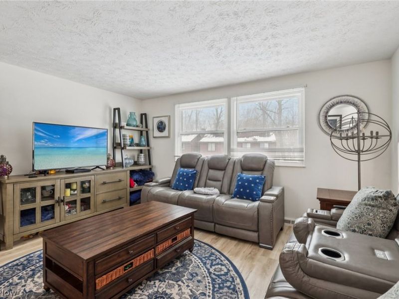 1745 Oak Trail Street NE, Massillon, OH 44646 Photo 4