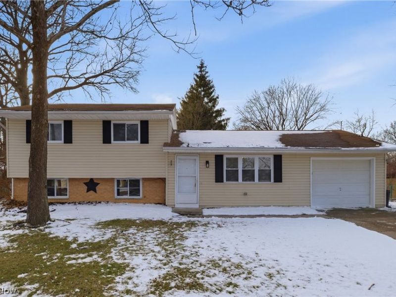 1480 Forestview Drive, Vermilion, OH 44089 Photo 2