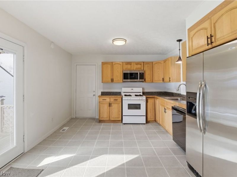 1480 Forestview Drive, Vermilion, OH 44089 Photo 9