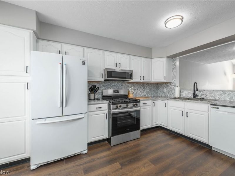 219 Bridgeport Drive, Elyria, OH 44035 Photo 9