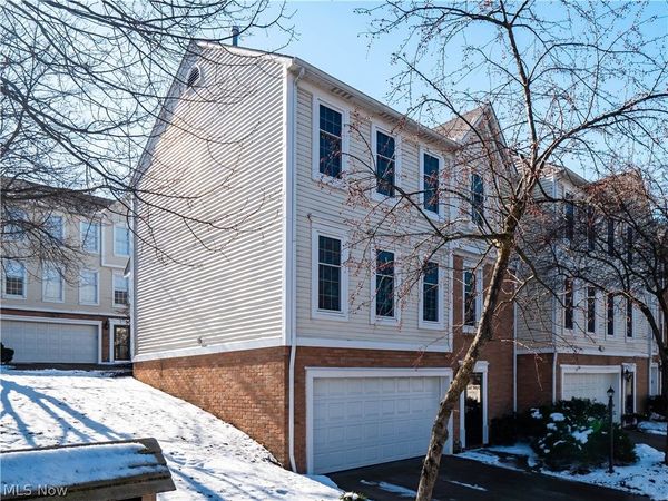 121 Cliffside Commons Drive, Rocky River, OH 44116