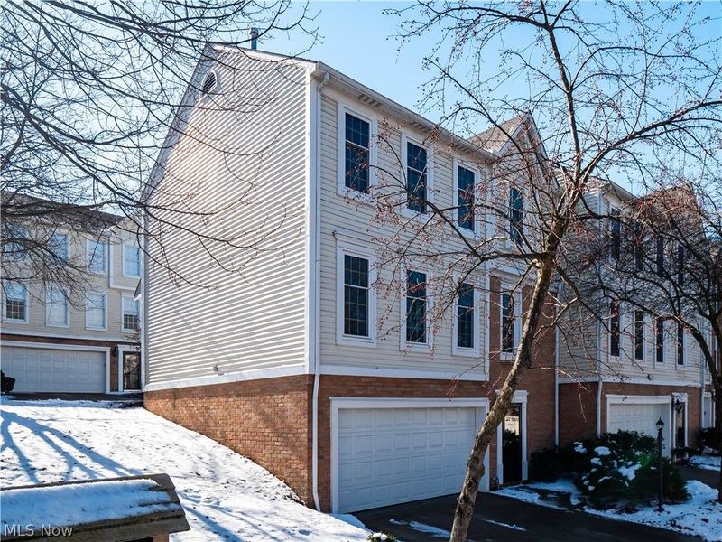 121 Cliffside Commons Drive, Rocky River, OH 44116 Photo 1