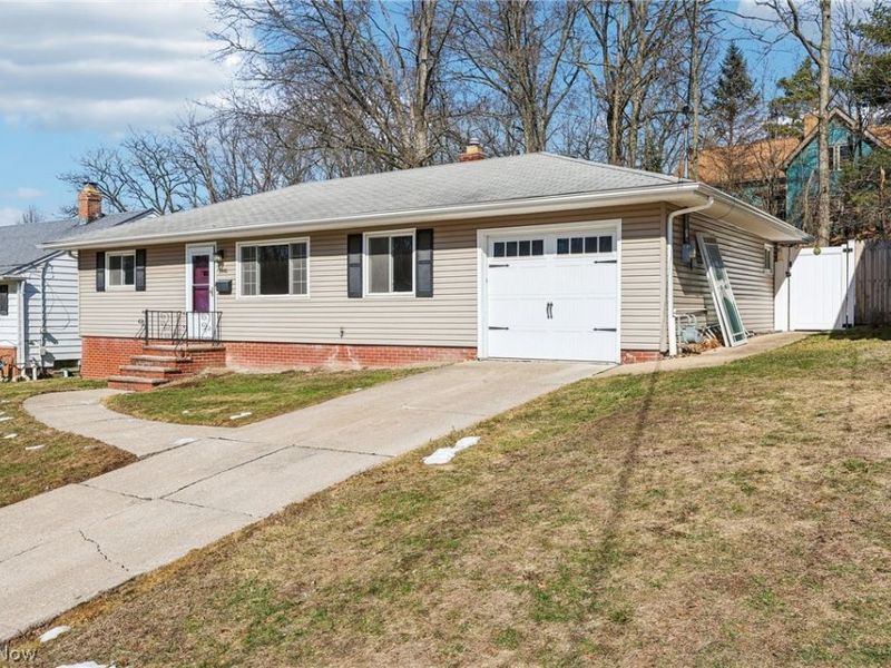 3440 Winthrop Drive, Parma, OH 44134 Photo 2