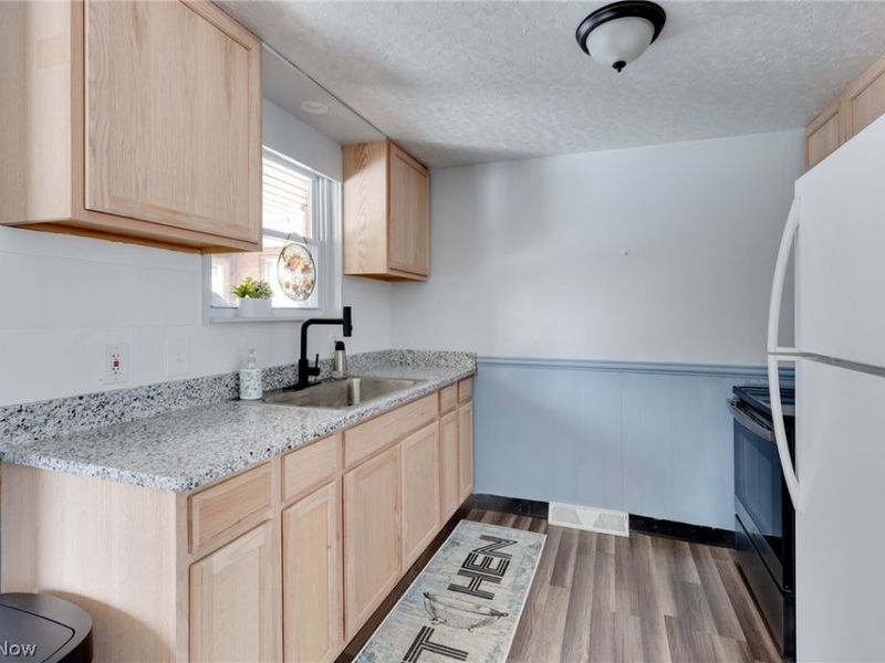 6016 Gilmere Drive, Brook Park, OH 44142 Photo 9