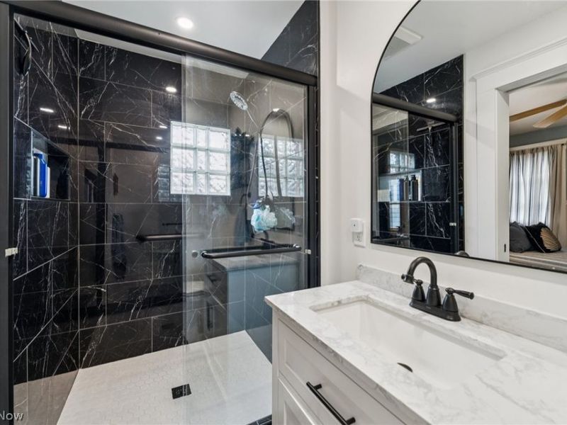 1370 Lakewood Avenue, Lakewood, OH 44107 Photo 18