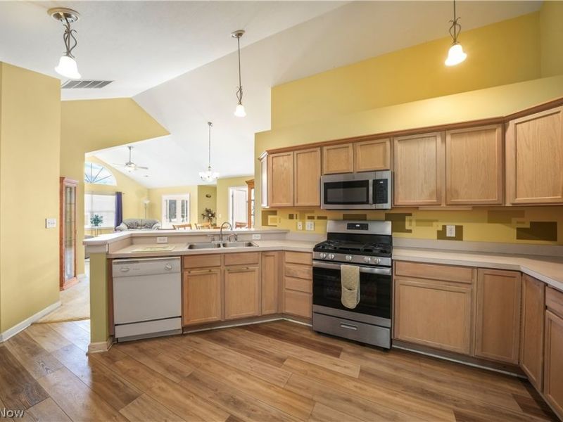 705 Crossings Circle, Tallmadge, OH 44278 Photo 12