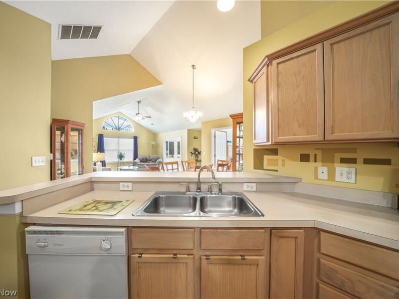 705 Crossings Circle, Tallmadge, OH 44278 Photo 13