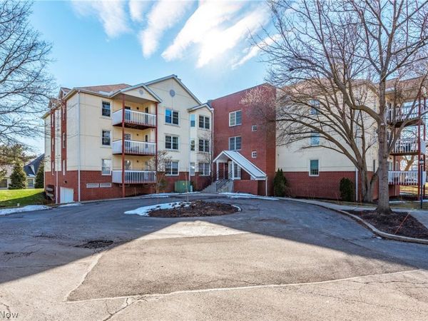 22481 Center Ridge Road, Unit 301, Rocky River, OH 44116