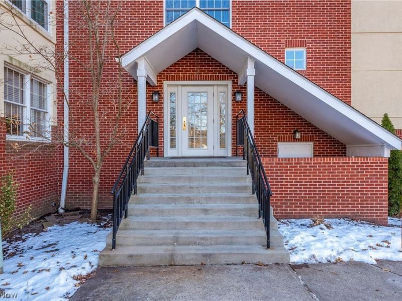 22481 Center Ridge Road, Unit 301, Rocky River, OH 44116 Photo 3