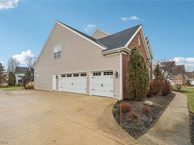 36420 S Park Drive, Avon, OH 44011 Photo 2