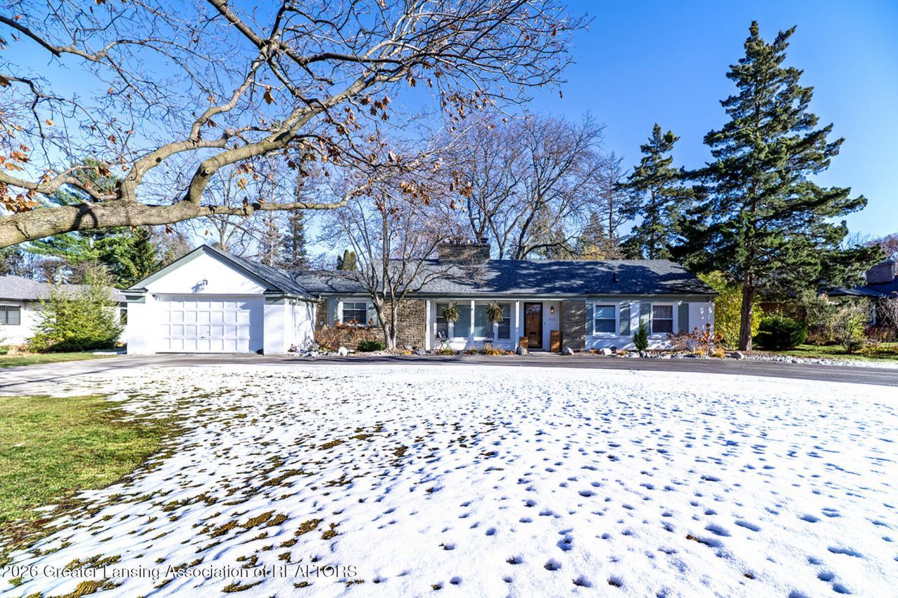 1120 Portage Path, East Lansing, MI 48823 Main Photo