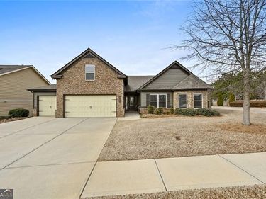 5763 Shore Isle Court, Flowery Branch, GA 30542
