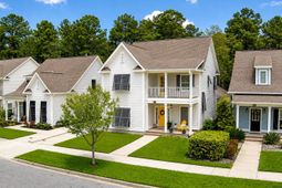 1694 Sparkleberry Lane photo 4