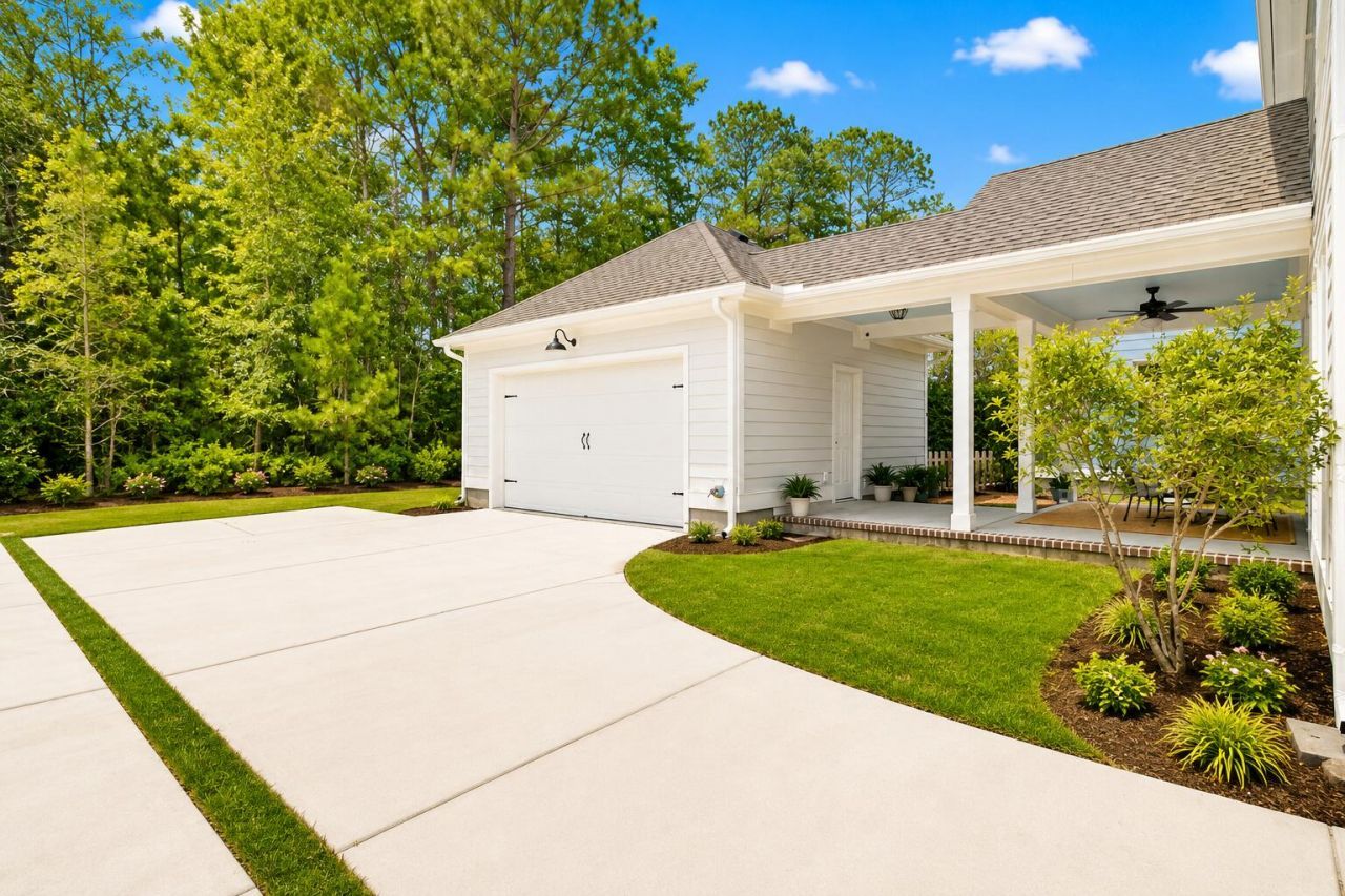 1694 Sparkleberry Lane Photo 40