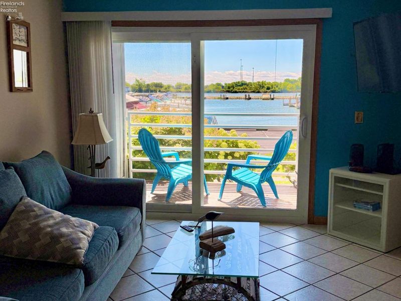 208 Clinton Reef Drive, Port Clinton, OH 43452 Photo 12