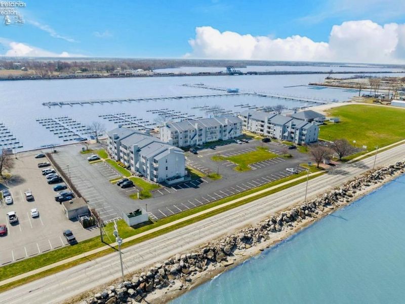 208 Clinton Reef Drive, Port Clinton, OH 43452 Photo 2