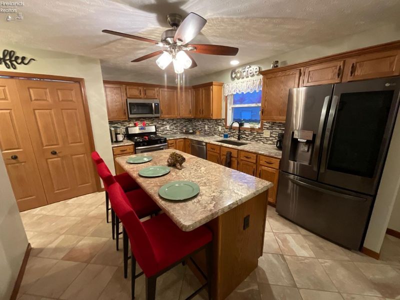 6012 Conneaut Light Drive, Vermilion, OH 44089 Photo 10