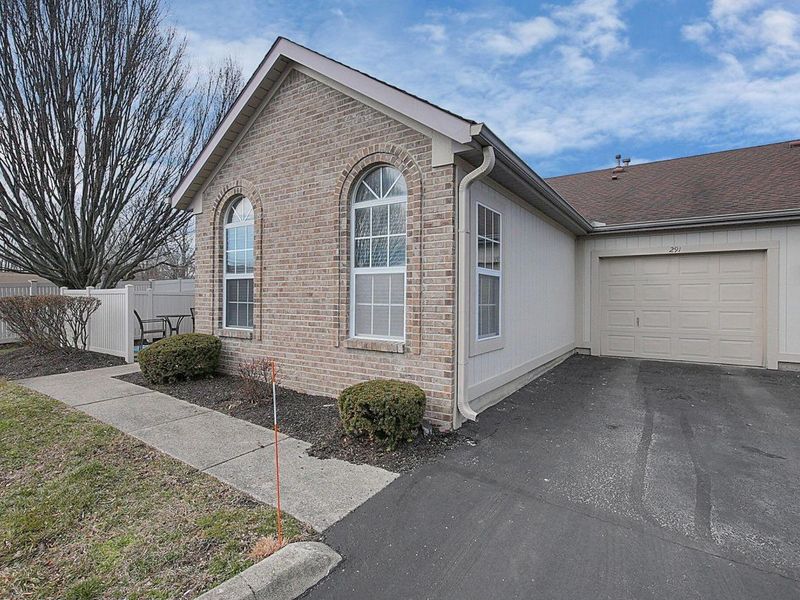 291 Pointe Place , Westerville, OH 43082 Photo 2
