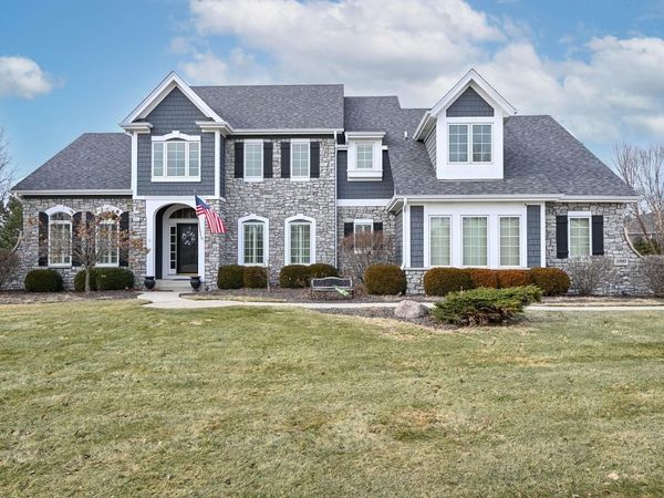 1260 Four Winds WAY, Hartland, WI 53029