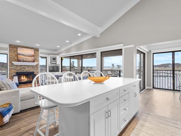 12 Abbey Villa CIRCLE, Unit B, Fontana, WI 53125