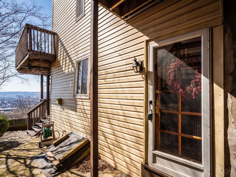 305 Klotter Avenue, Cincinnati, OH 45219 Photo 30