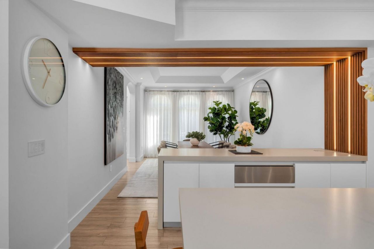 2516 Sunset Drive, Miami Beach, FL 33140 Photo