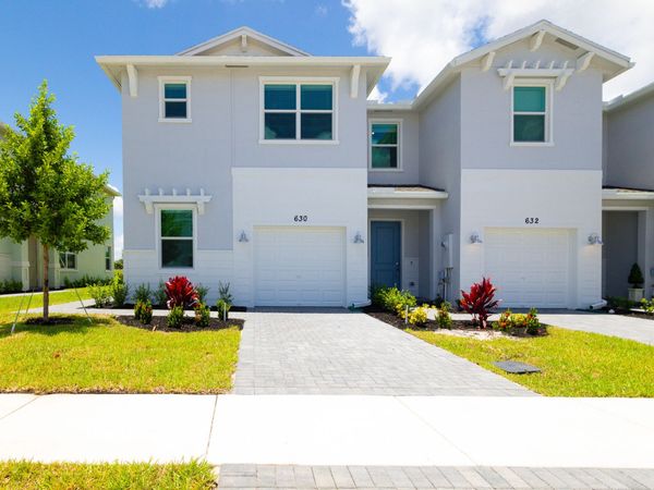 630 SE Lake Falls Street, Port Saint Lucie, FL 34984