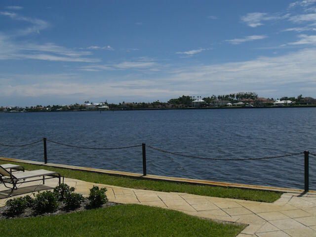 160 Yacht Club Way, Unit 211, Hypoluxo, FL 33462 Photo