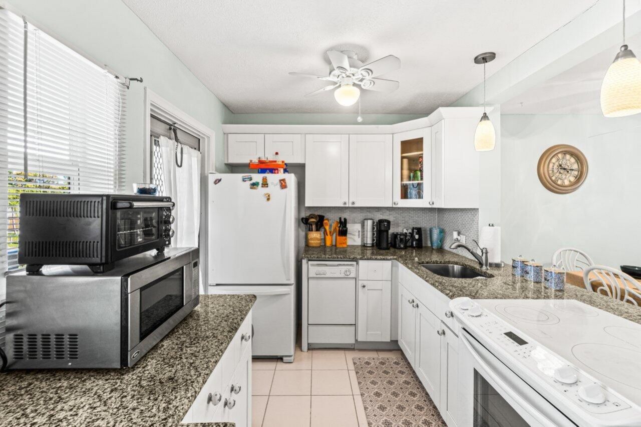 2121 NE 1st Court, Unit 202, Boynton Beach, FL 33435 Photo