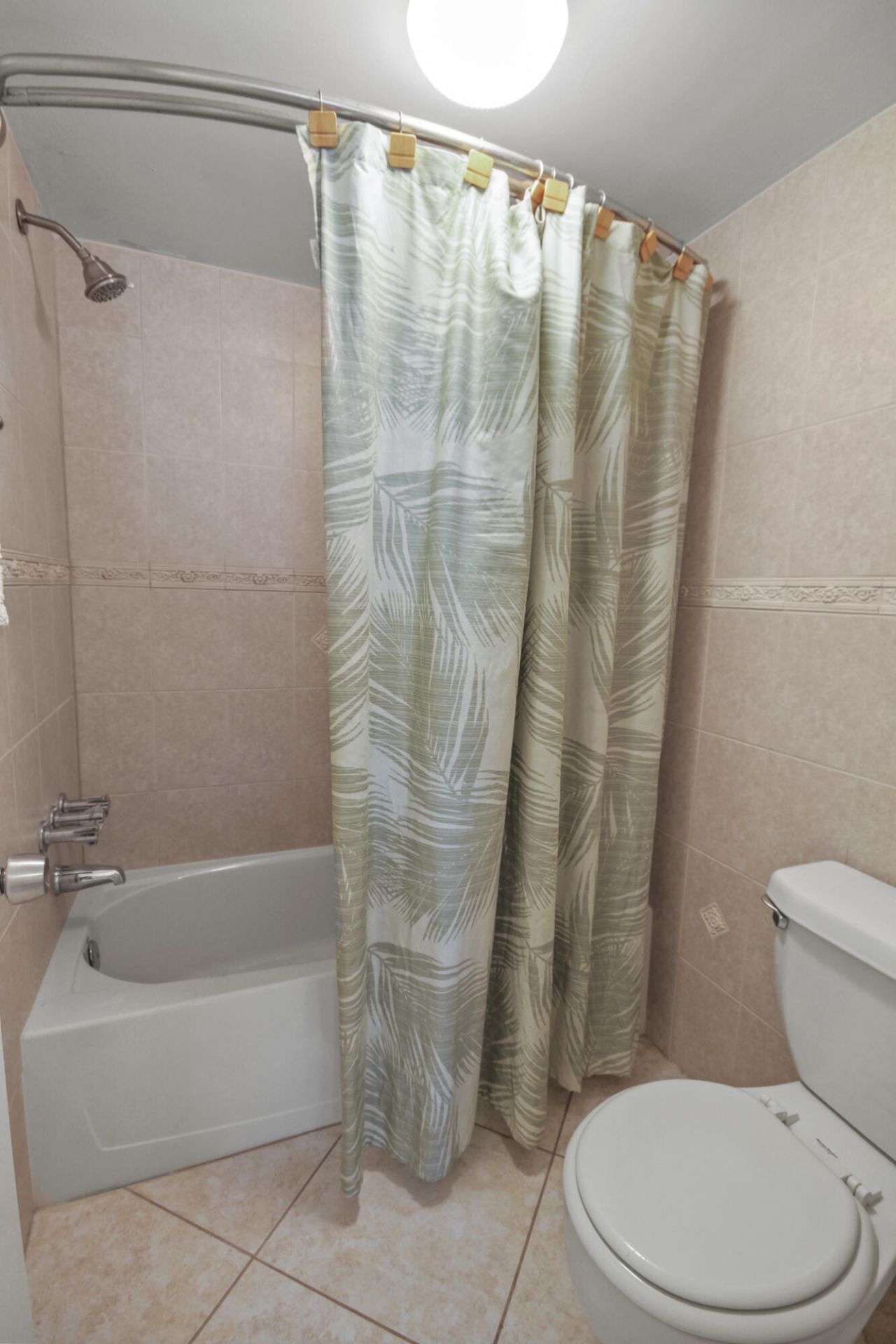 2936 Lake Shore Drive, Unit 310, Riviera Beach, FL 33404 Photo