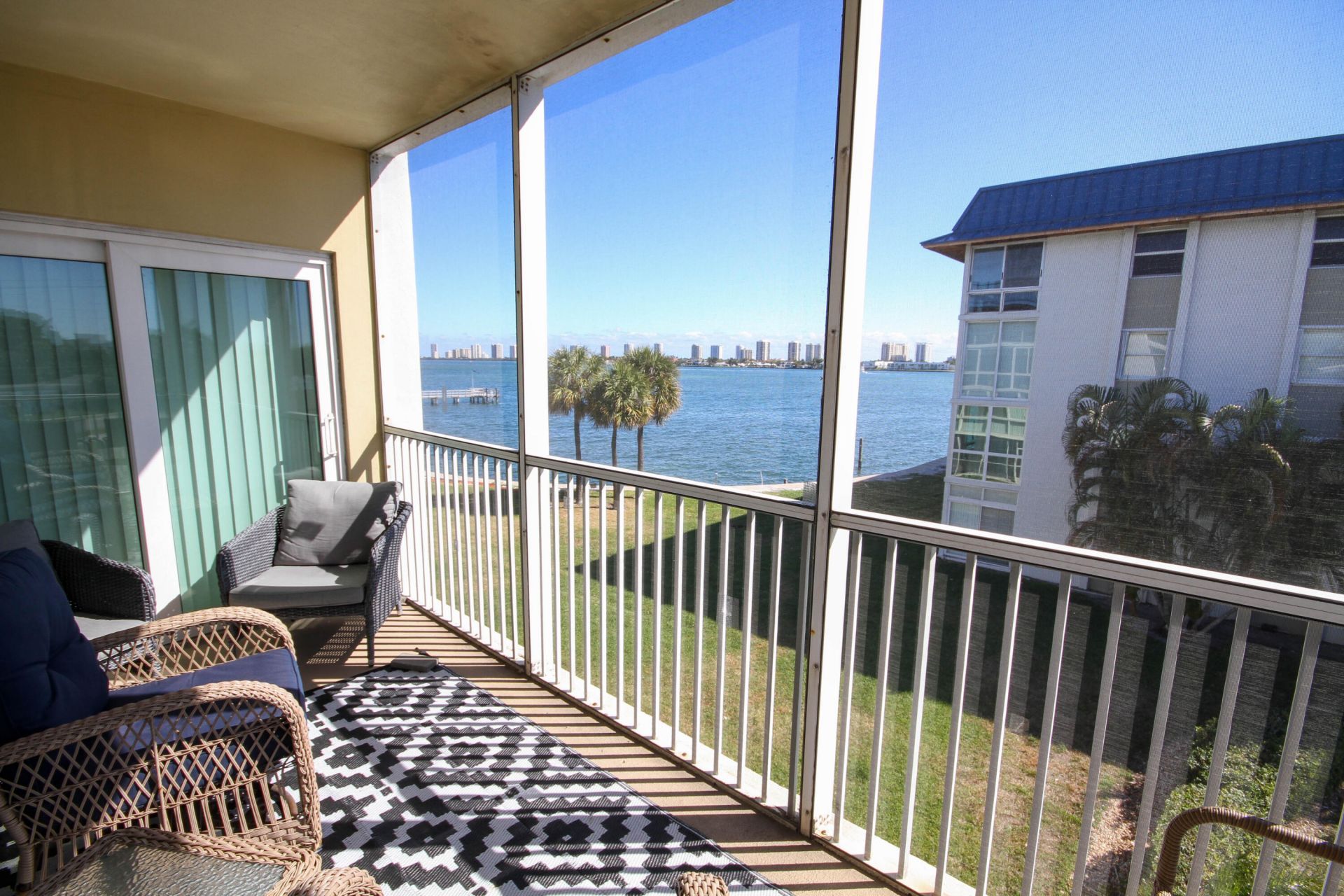 2936 Lake Shore Drive, Unit 310, Riviera Beach, FL 33404 Photo