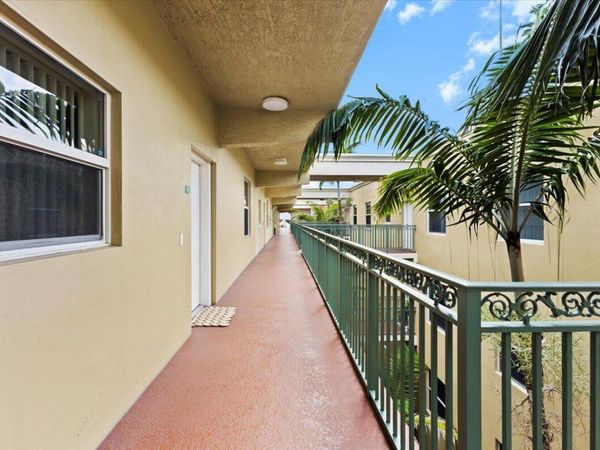 1620 Presidential Way, Unit 504, West Palm Beach, FL 33401