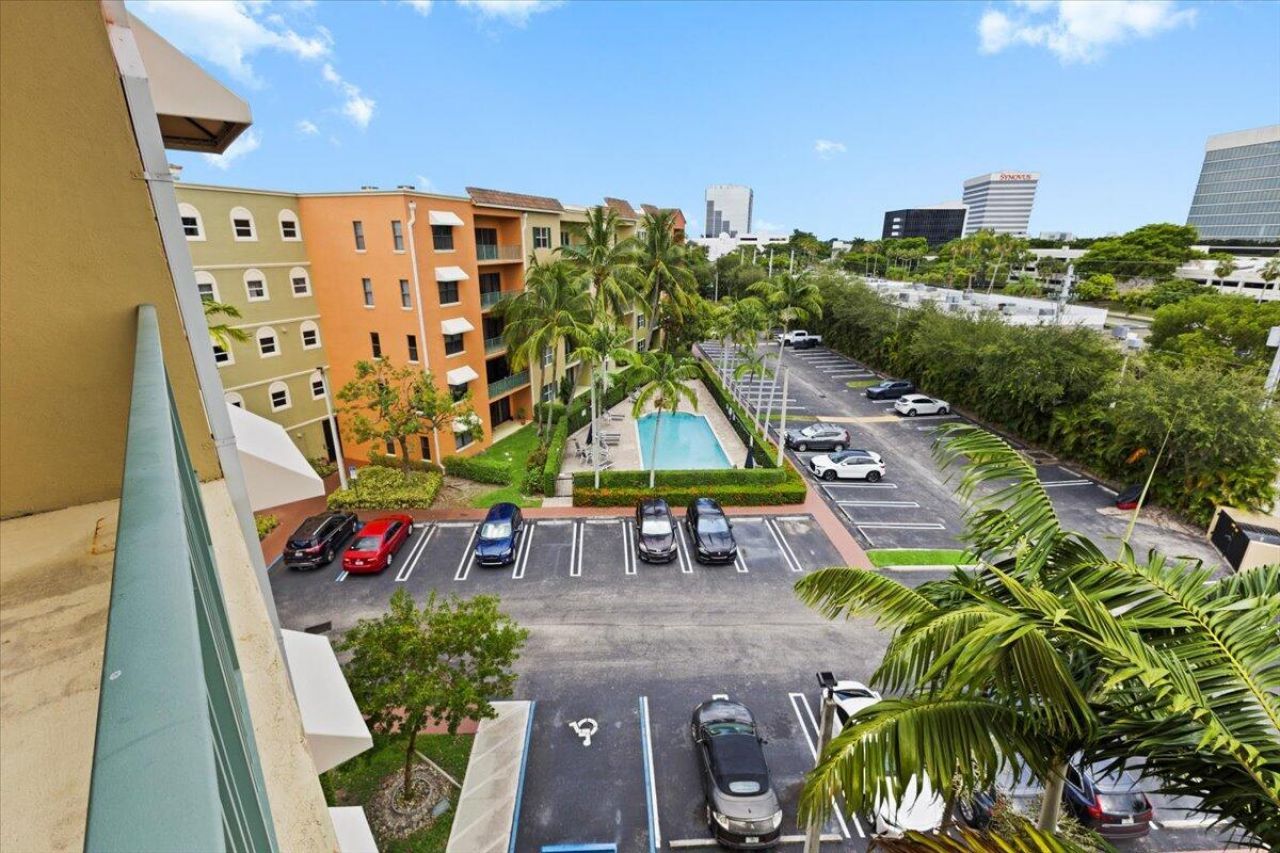 1620 Presidential Way, Unit 504, West Palm Beach, FL 33401 Photo