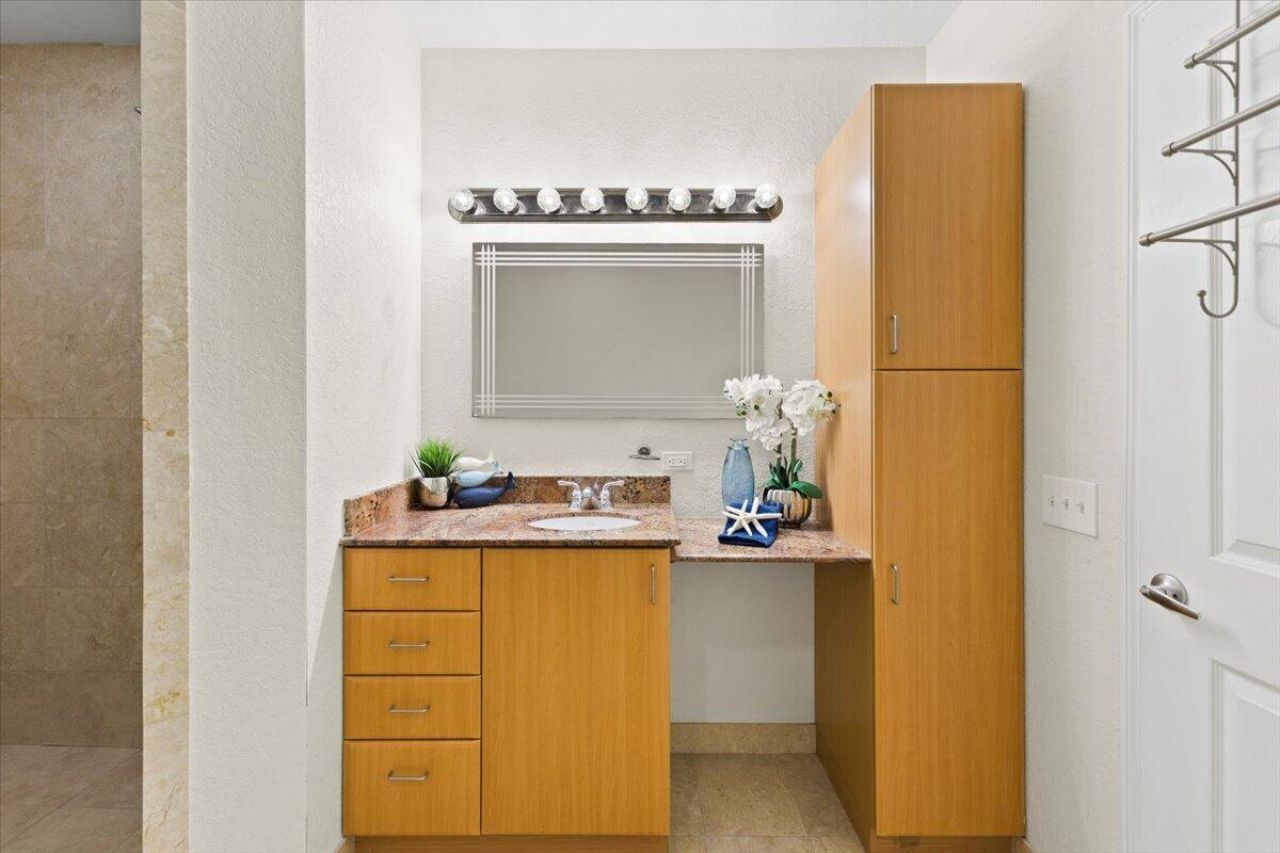 1620 Presidential Way, Unit 504, West Palm Beach, FL 33401 Photo