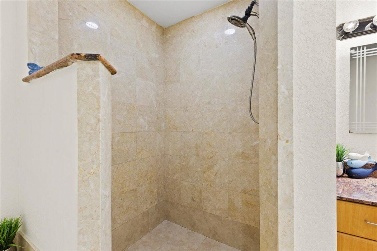 1620 Presidential Way, Unit 504, West Palm Beach, FL 33401 Photo