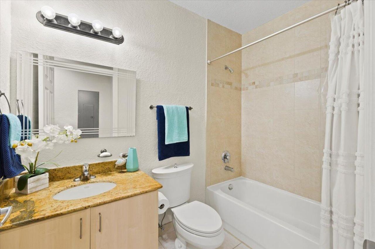1620 Presidential Way, Unit 504, West Palm Beach, FL 33401 Photo