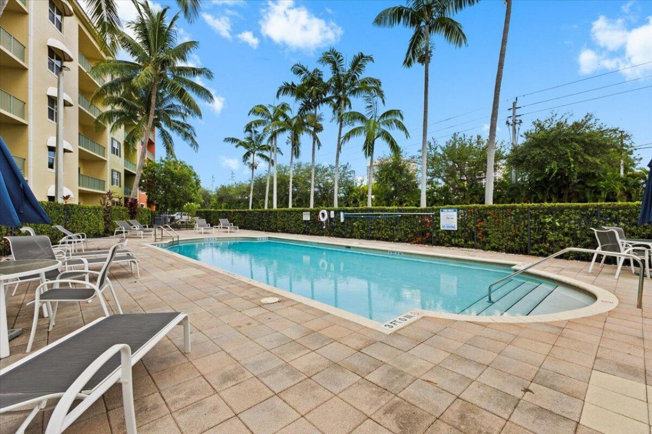 1620 Presidential Way, Unit 504, West Palm Beach, FL 33401 Photo