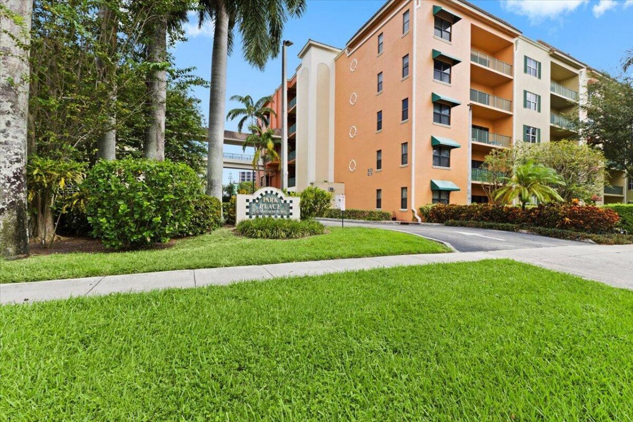 1620 Presidential Way, Unit 504, West Palm Beach, FL 33401 Photo