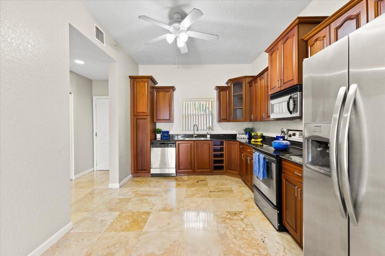 1620 Presidential Way, Unit 504, West Palm Beach, FL 33401 Photo