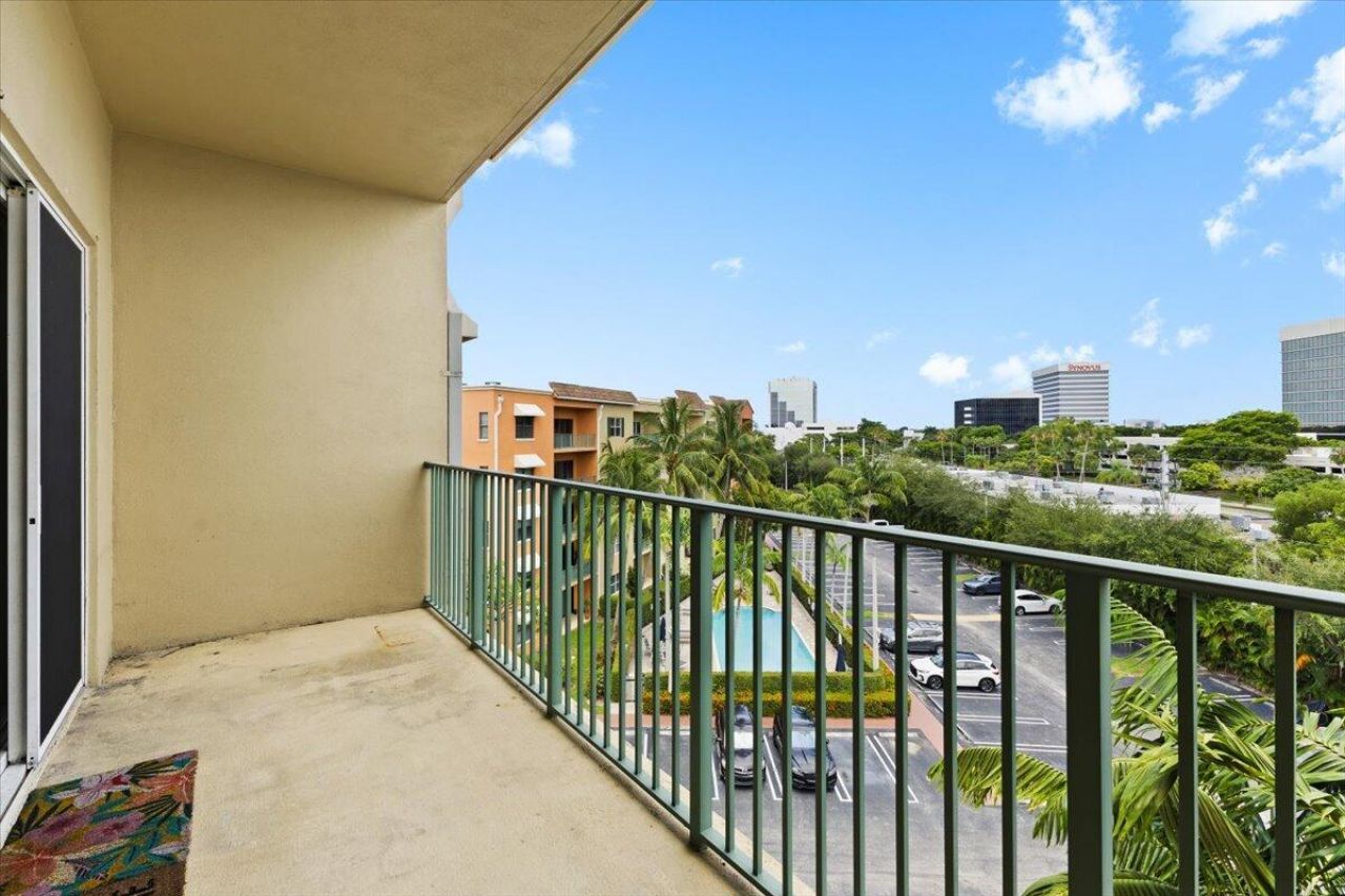 1620 Presidential Way, Unit 504, West Palm Beach, FL 33401 Photo