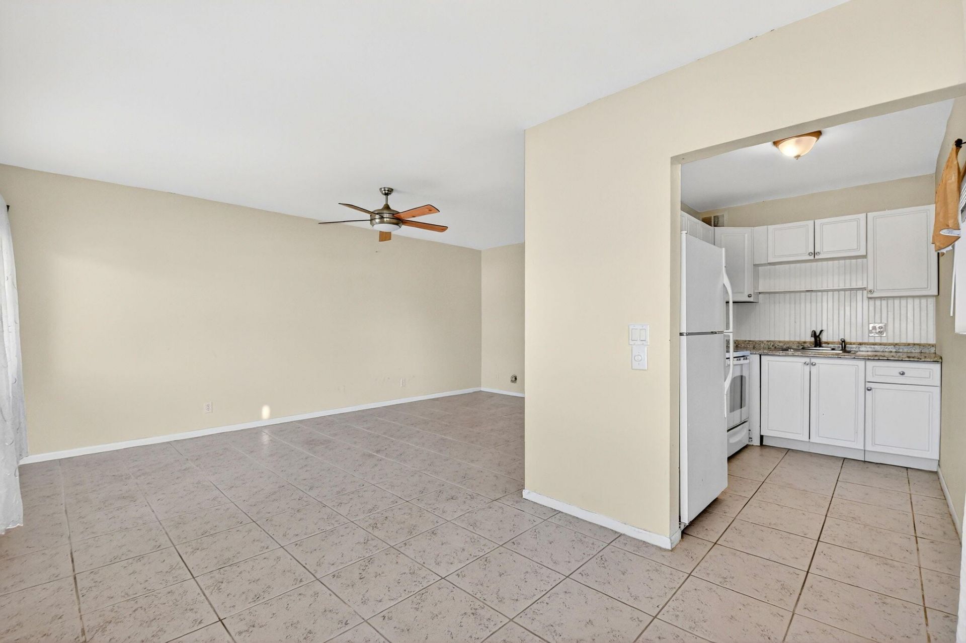 2880 Lake Osborne Drive, Unit 210, Lake Worth Beach, FL 33461 Photo
